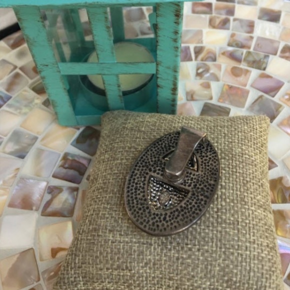 DONATED Premier Designs Magnetic pendant - Picture 2 of 3